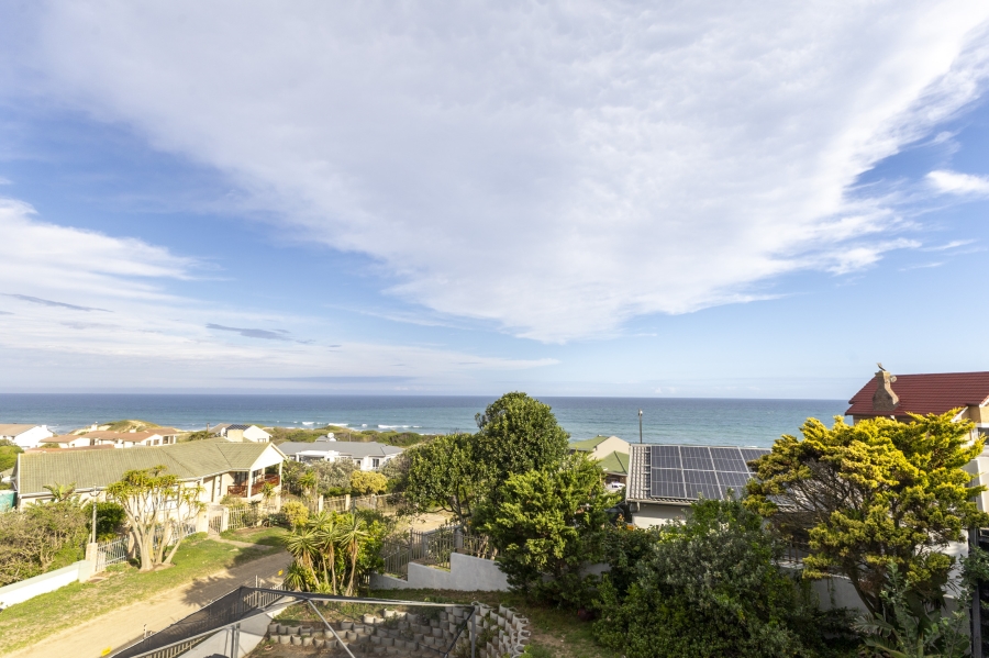 8 Bedroom Property for Sale in West Beach Eastern Cape